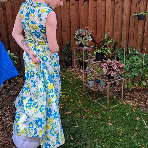 Handmade Sleeveless Floral Vintage Dress - Picture 2 of 11